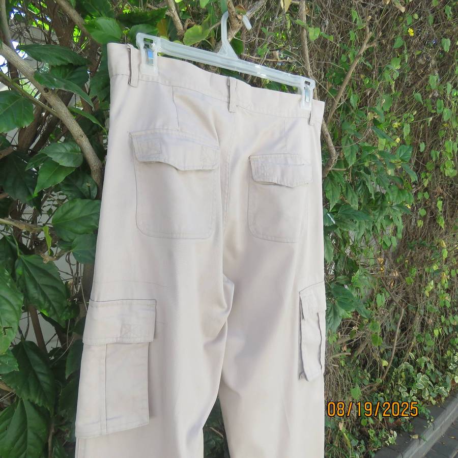 SPIN men's beige casual pants size 36. Pockets back-front. Bellows on leg sides.