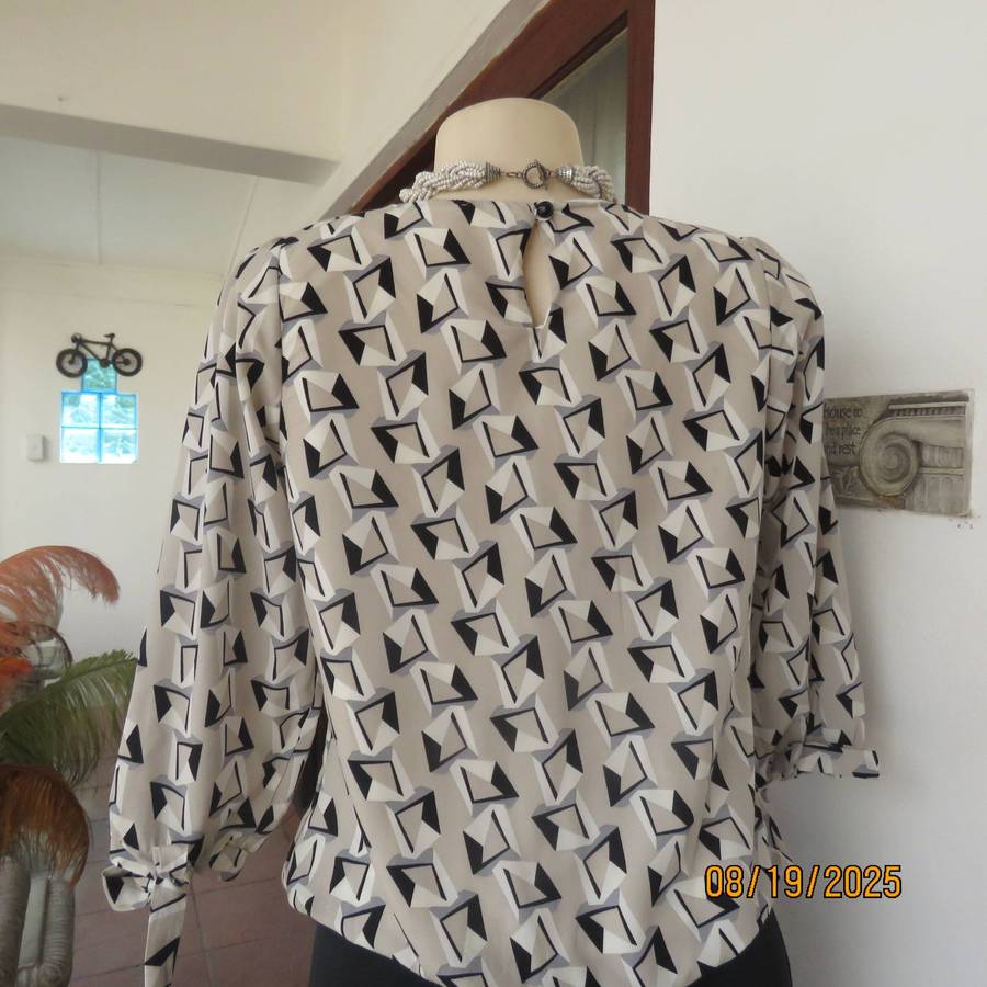 Judy's Pride Beige Blouson Top with Graphic Print, Fully Lined, Size 36