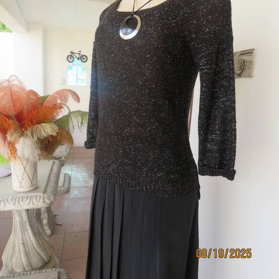 WWW black and silver acrylic-lurex knit slip over top. Day-evening wear. Size 32