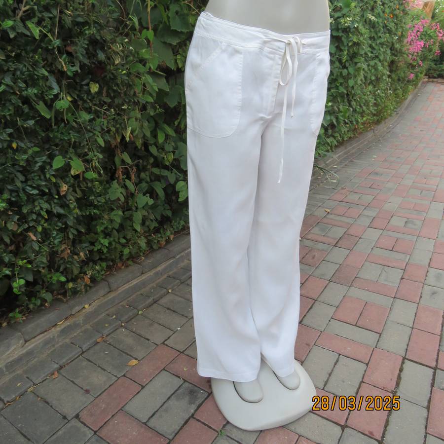 FOSHINI 100% linen white straight legged pants. Size 36. Front pockets