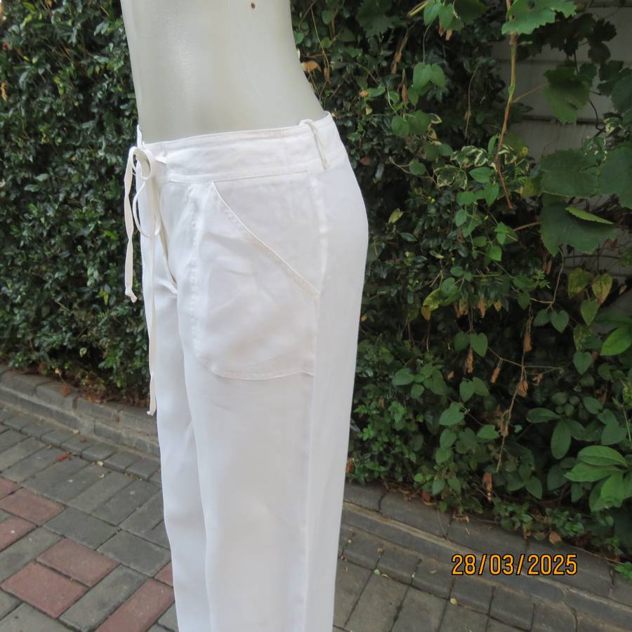 FOSHINI 100% linen white straight legged pants. Size 36. Front pockets