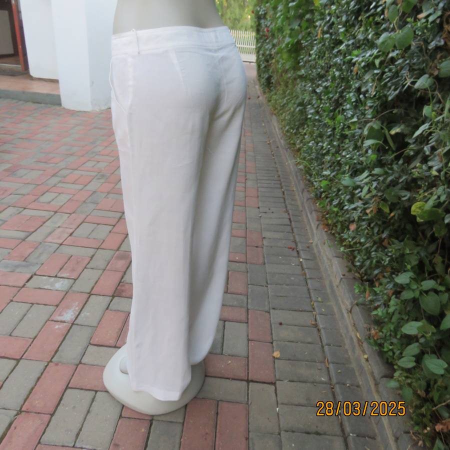 FOSHINI 100% linen white straight legged pants. Size 36. Front pockets