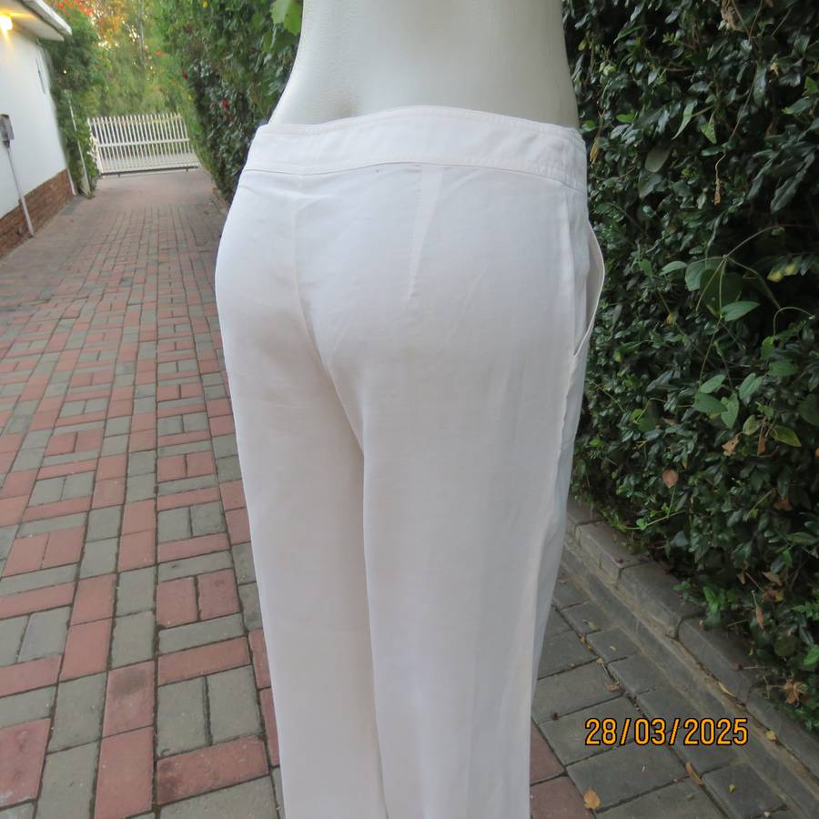 FOSHINI 100% linen white straight legged pants. Size 36. Front pockets