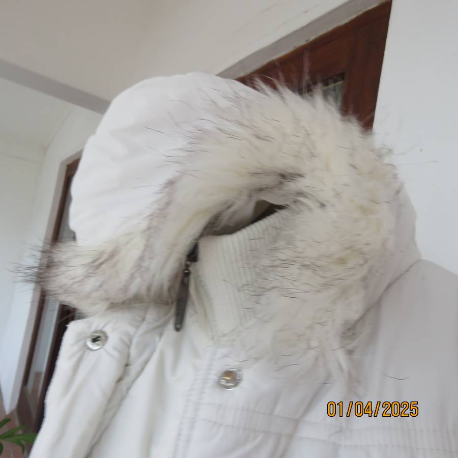 HANG TEN white padded zip up jacket with hood. Also with press buttons. Size 32. As new