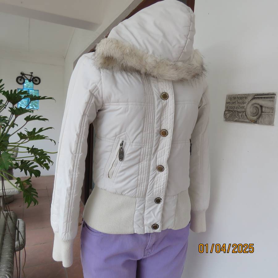 HANG TEN white padded zip up jacket with hood. Also with press buttons. Size 32. As new
