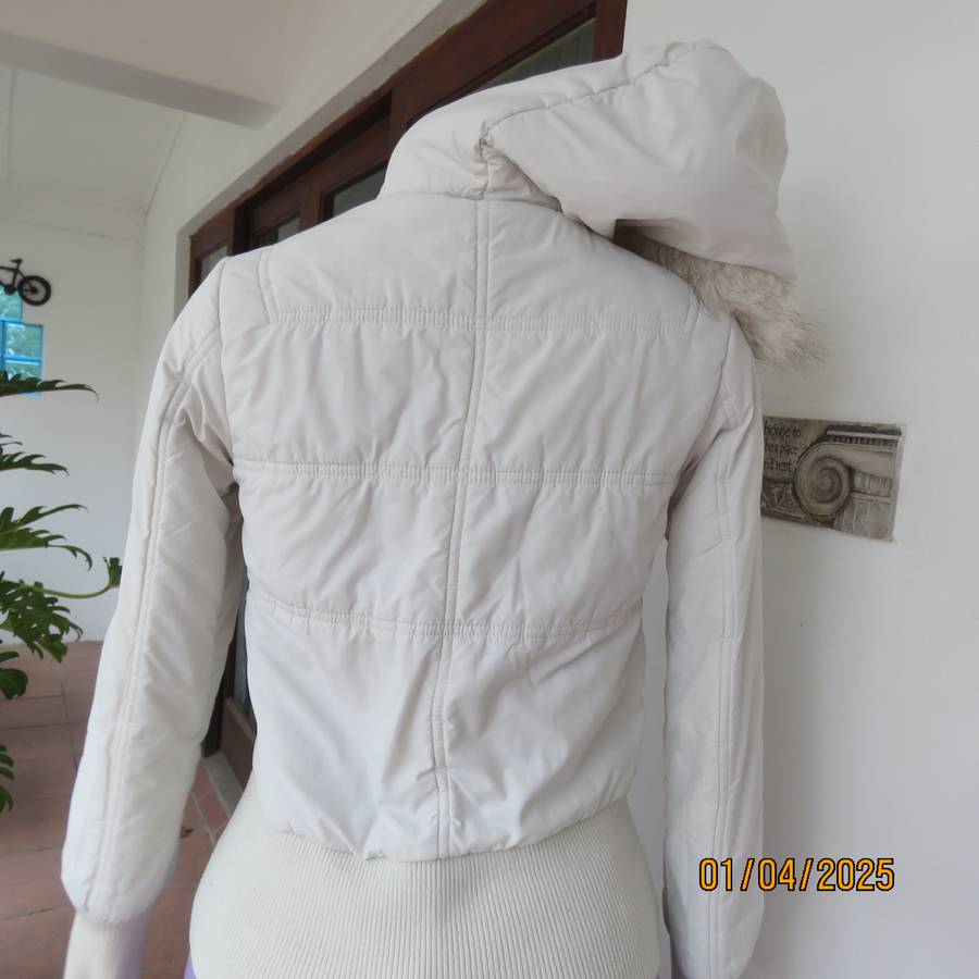 HANG TEN white padded zip up jacket with hood. Also with press buttons. Size 32. As new