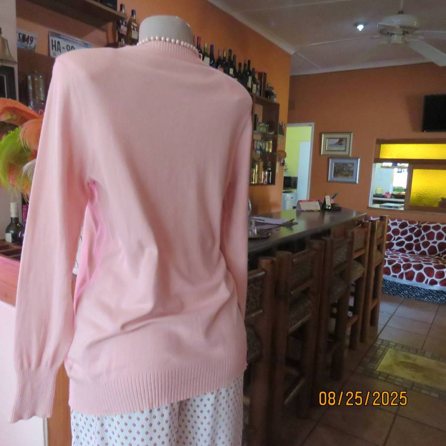 Soft peach pink pull over long sleeve V neck polyester-viscose-nylon cardigan. Size 38