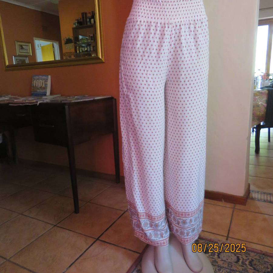 REAL Woman viscose wide legged cream pants with diamond pattern and border. Size 34
