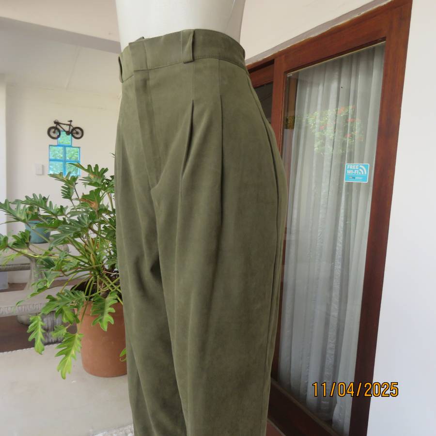 LADY QUEEN high waisted olive green suede look polyester pants size 40.