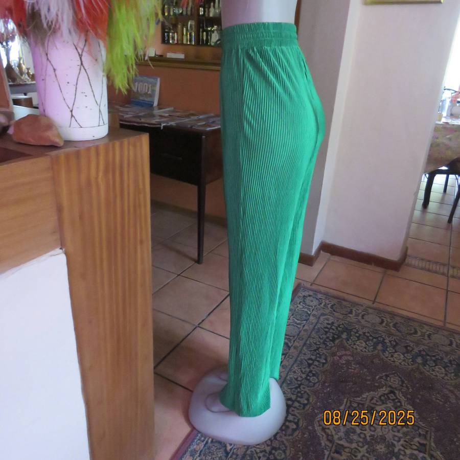 LE COUTURE forest green silky permanent fine pleated pants size 34.