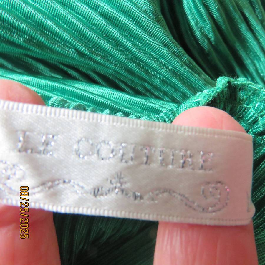LE COUTURE forest green silky permanent fine pleated pants size 34.