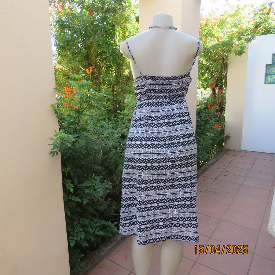 WOOLWORTHS cool cotton strappy dress in black-white horizontal designs. Size 36.