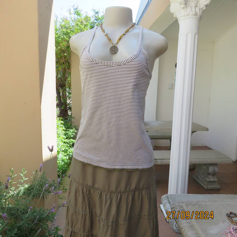 Casual strappy top in horizontal olivegreen-cream stripes. Size 38.Pretty back. Used but in good con