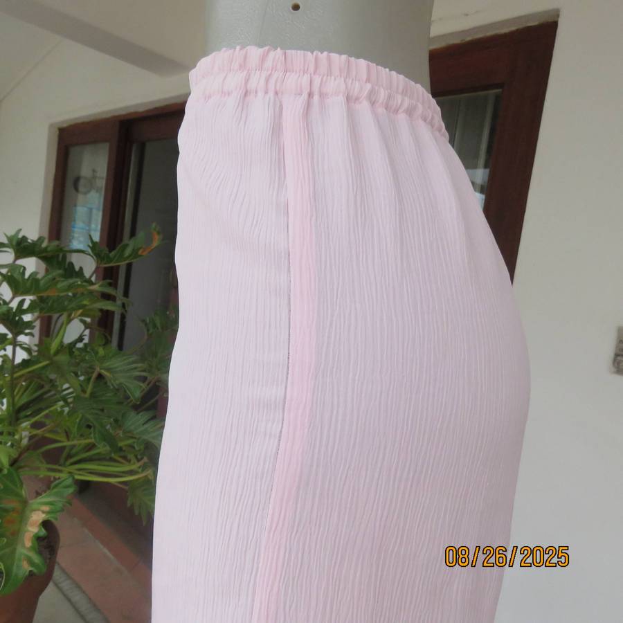 B LINE sorbet pink vertical crinkled polyester pants with elasticated waist. Size 40