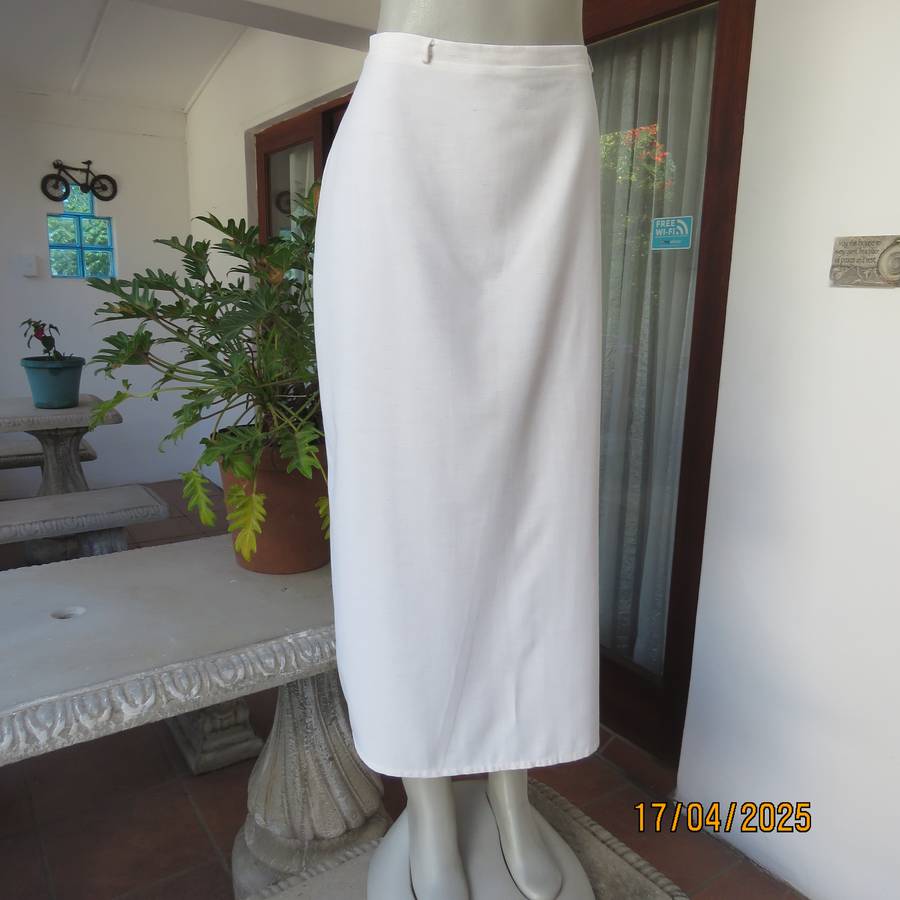 IN FOCUS mottle cream ankle length polycotton pencil skirt size 42. As new