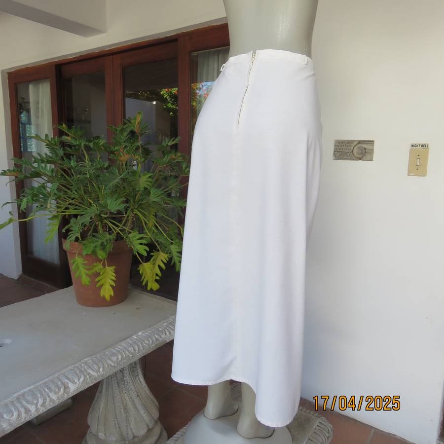 IN FOCUS mottle cream ankle length polycotton pencil skirt size 42. As new