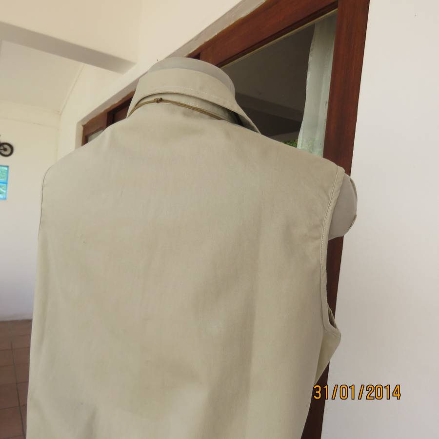 Cool ecru colour sleeveless 100% cotton open neck collar top.By SUPPLY Co. Size 36. As new condition