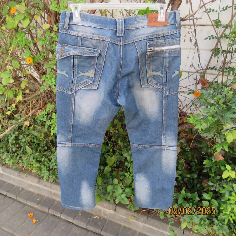 BJ blue cotton fashion cropped jeans from Thailand in size 36