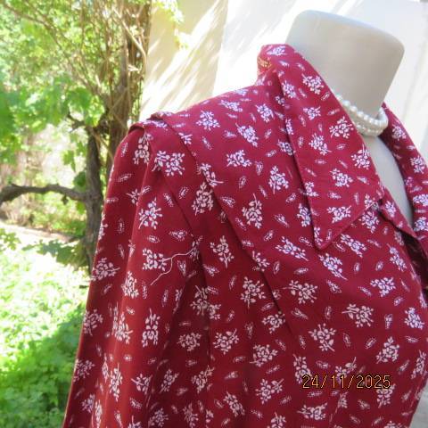 Maroon with tiny white floral print button down long sleeve shirt in viscose. Size 46