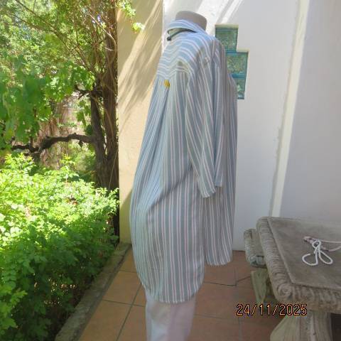 JOURNAL textured rayon morning blue-white vertical striped top. Invisible button down. Size 38