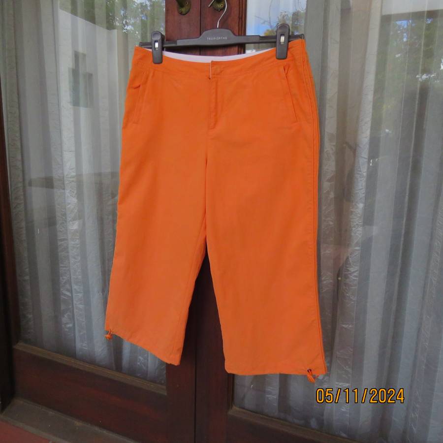 Fashion WOOLWORTHS cropped pants in coral size 34. Cotton-nylon.No stretch.Zip up pockets.As new