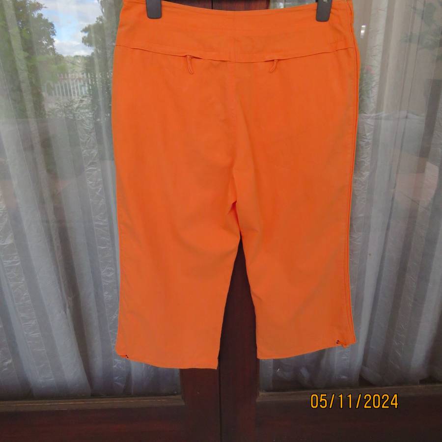 Fashion WOOLWORTHS cropped pants in coral size 34. Cotton-nylon.No stretch.Zip up pockets.As new