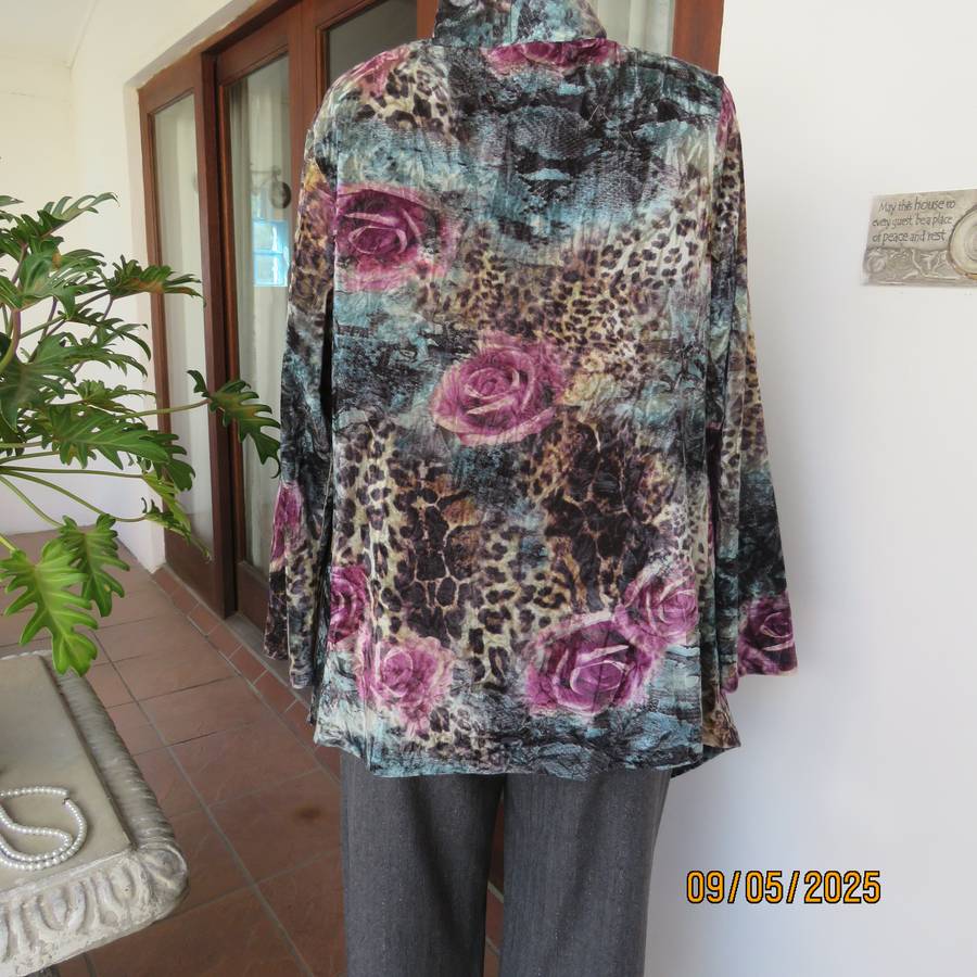 FASHION EXPRESS polyester-rayon stretch velvet open jacket. Long sleeves. Size 36.