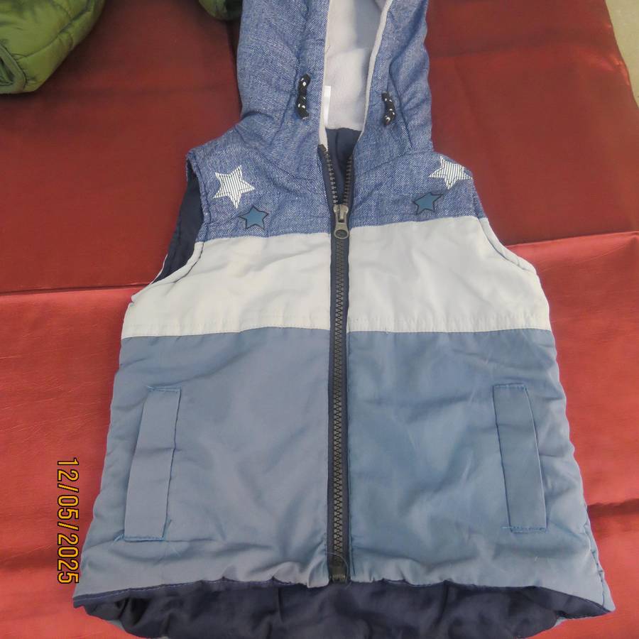 Lot of 3 winter jackets for your 6 to 12 months old baby boy. All as new.