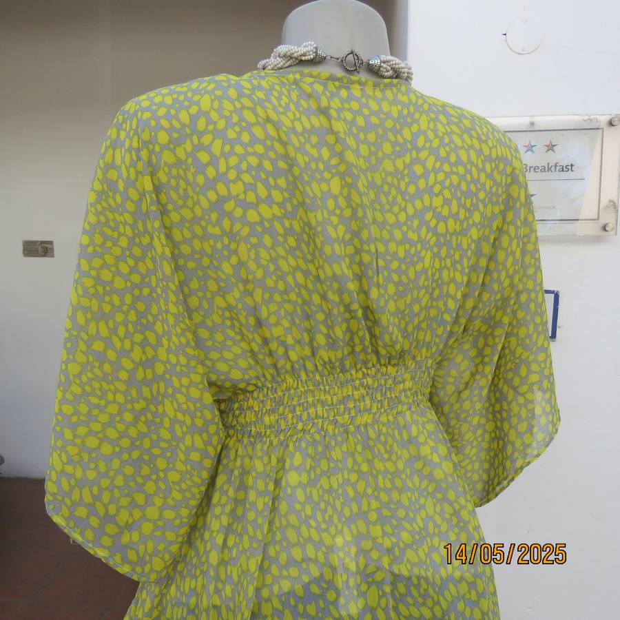 Silvergrey and yellow long open top with elasticated waist. Size 34. Sheer polyester.