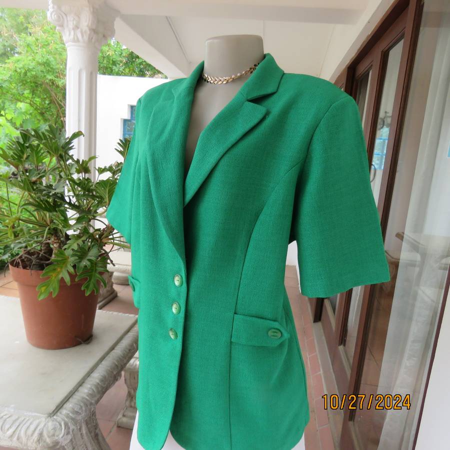 Amazing ML CLASSICS emerald green short sleeve tailored jacket.Size 40. Three button closure. As new