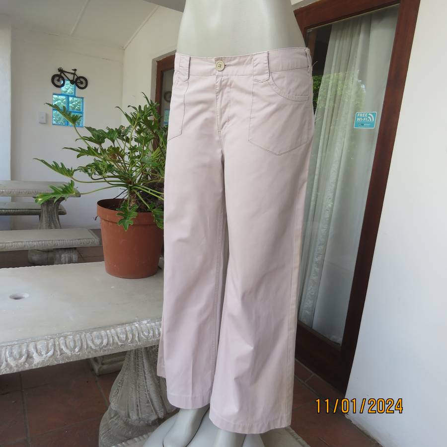 Smart beige 100% cotton ankle length wide leg pants size 36. Pockets front-back. As new cond.