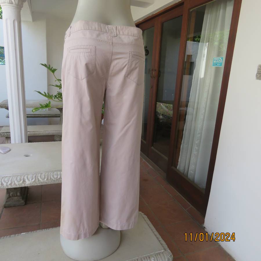 Smart beige 100% cotton ankle length wide leg pants size 36. Pockets front-back. As new cond.