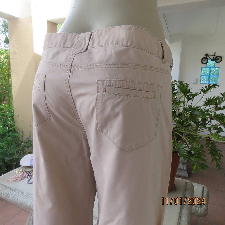 Smart beige 100% cotton ankle length wide leg pants size 36. Pockets front-back. As new cond.