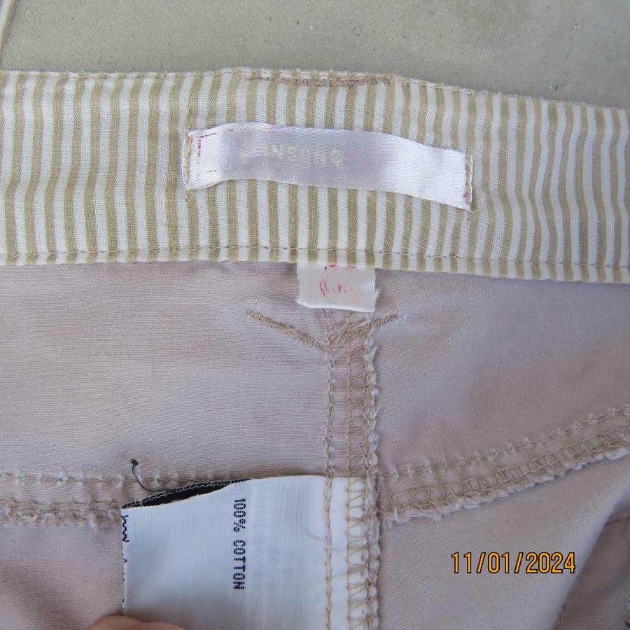 Smart beige 100% cotton ankle length wide leg pants size 36. Pockets front-back. As new cond.