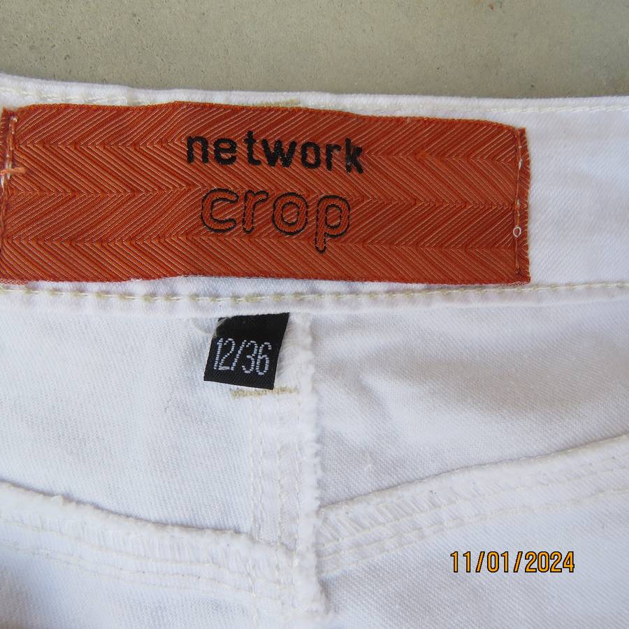 Snow white polycotton stretch cropped pants size 36 in polycotton stretch. Pockets back-front.As new