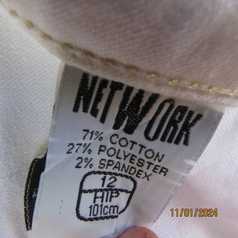 Snow white polycotton stretch cropped pants size 36 in polycotton stretch. Pockets back-front.As new