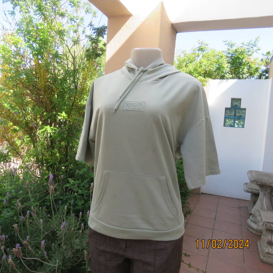Soft mint green polycotton short sleeve hoody by NBD size 36. Kangaroo pocket. Very good cond.