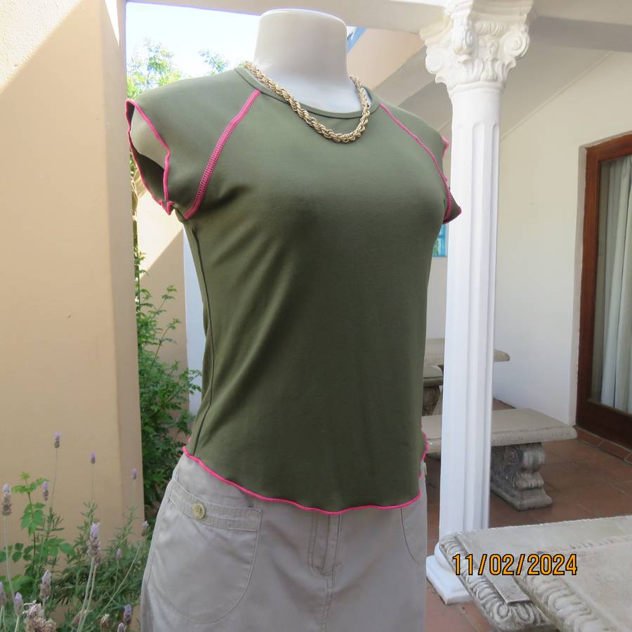 SISSY BOY olive green slip over size 32 top in stretch viscose. Pink edging. As new condition.