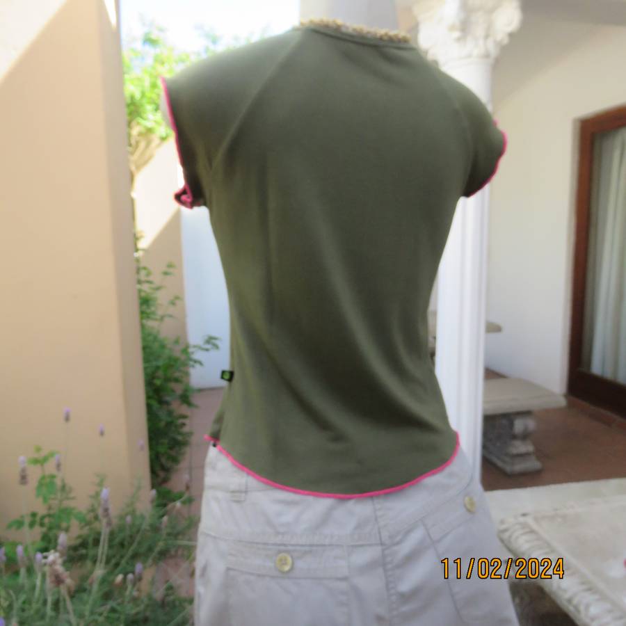 SISSY BOY olive green slip over size 32 top in stretch viscose. Pink edging. As new condition.