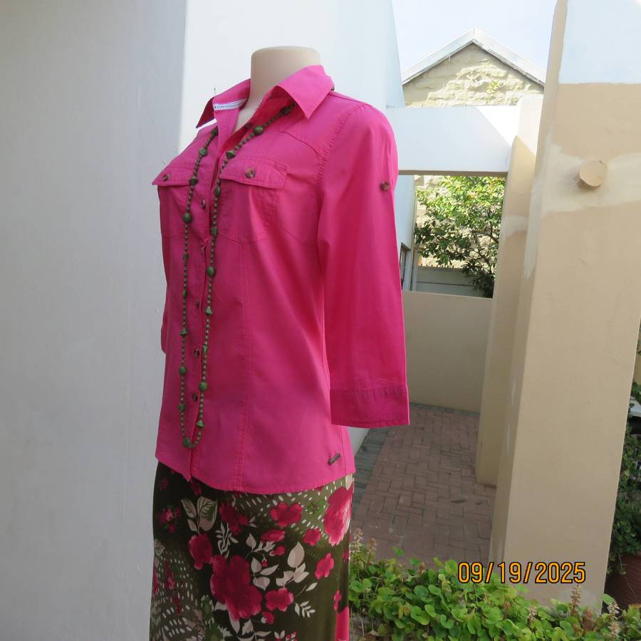 Magenta pink cotton tailored button down top with 2 front pockets. Size 34