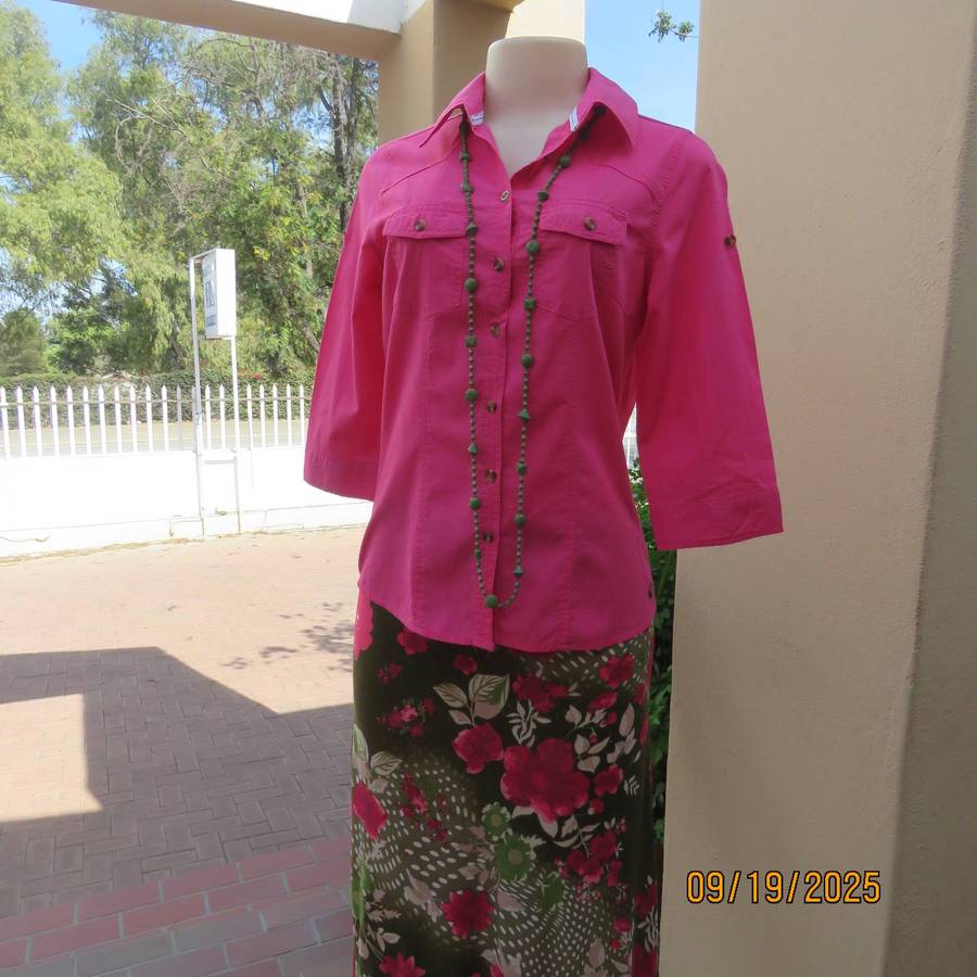 Magenta pink cotton tailored button down top with 2 front pockets. Size 34