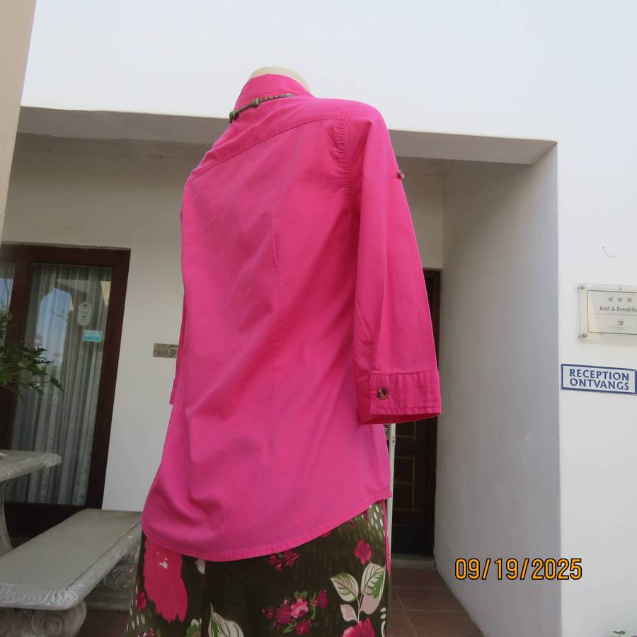Magenta pink cotton tailored button down top with 2 front pockets. Size 34