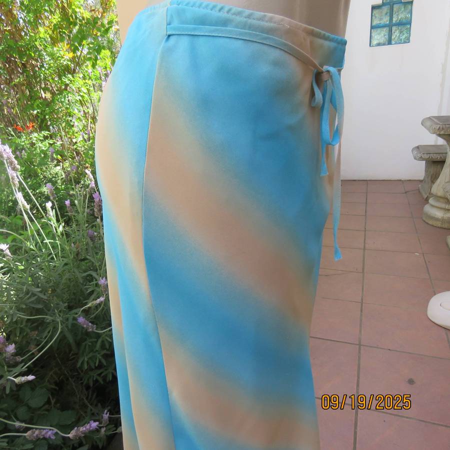 Skyblue-cream diagonal colour print sheer polyester midi lined skirt. Size 38