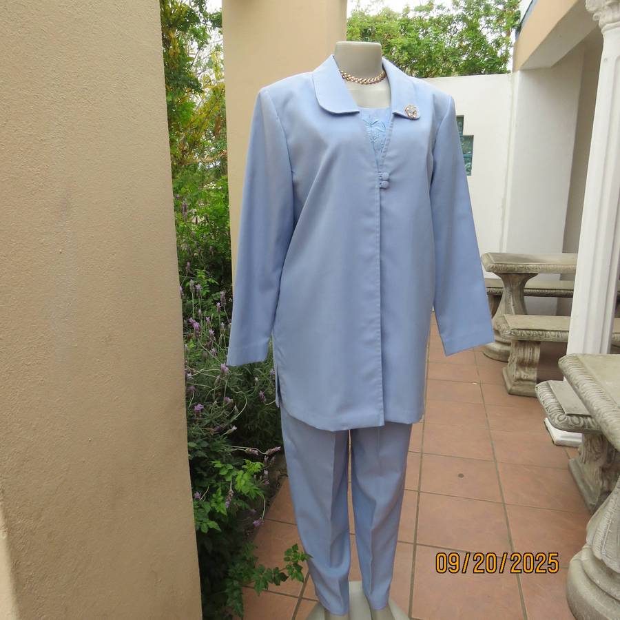 Boutique made 3 pc outfit in powder blue linen-polyester blend. Size 40.