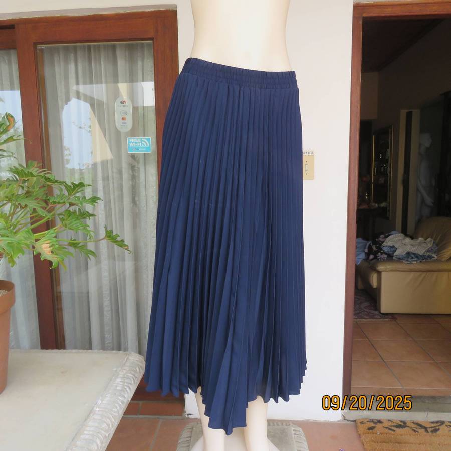 MERIEN HALL navy permanent concertina pleated flare polyester skirt size 36