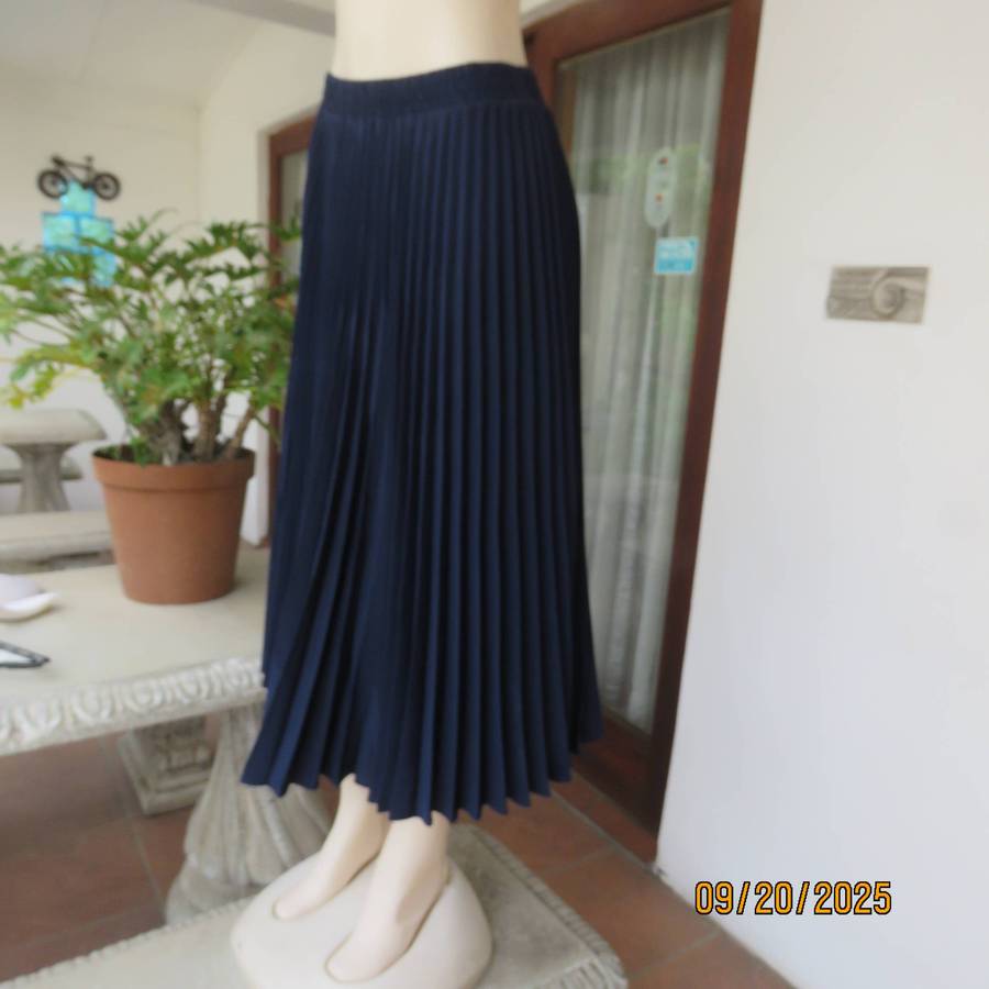 MERIEN HALL navy permanent concertina pleated flare polyester skirt size 36