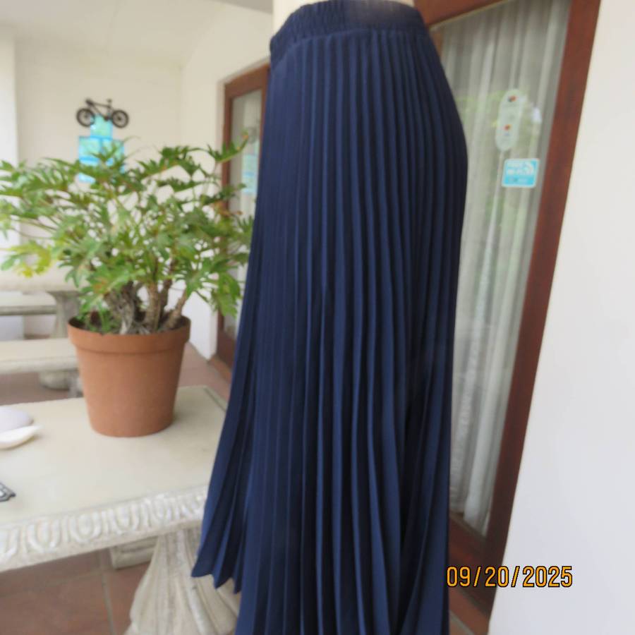 MERIEN HALL navy permanent concertina pleated flare polyester skirt size 36