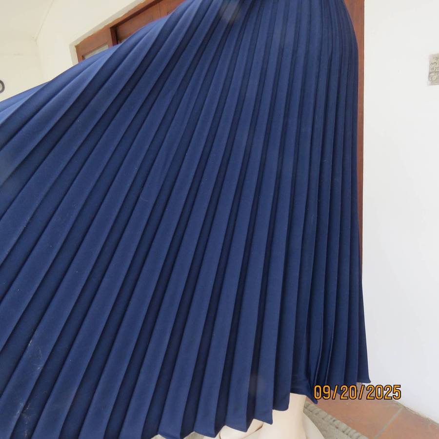 MERIEN HALL navy permanent concertina pleated flare polyester skirt size 36