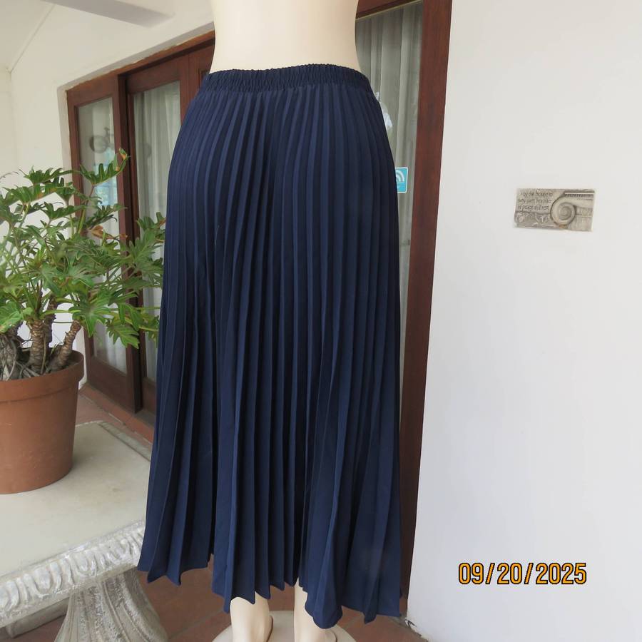 MERIEN HALL navy permanent concertina pleated flare polyester skirt size 36