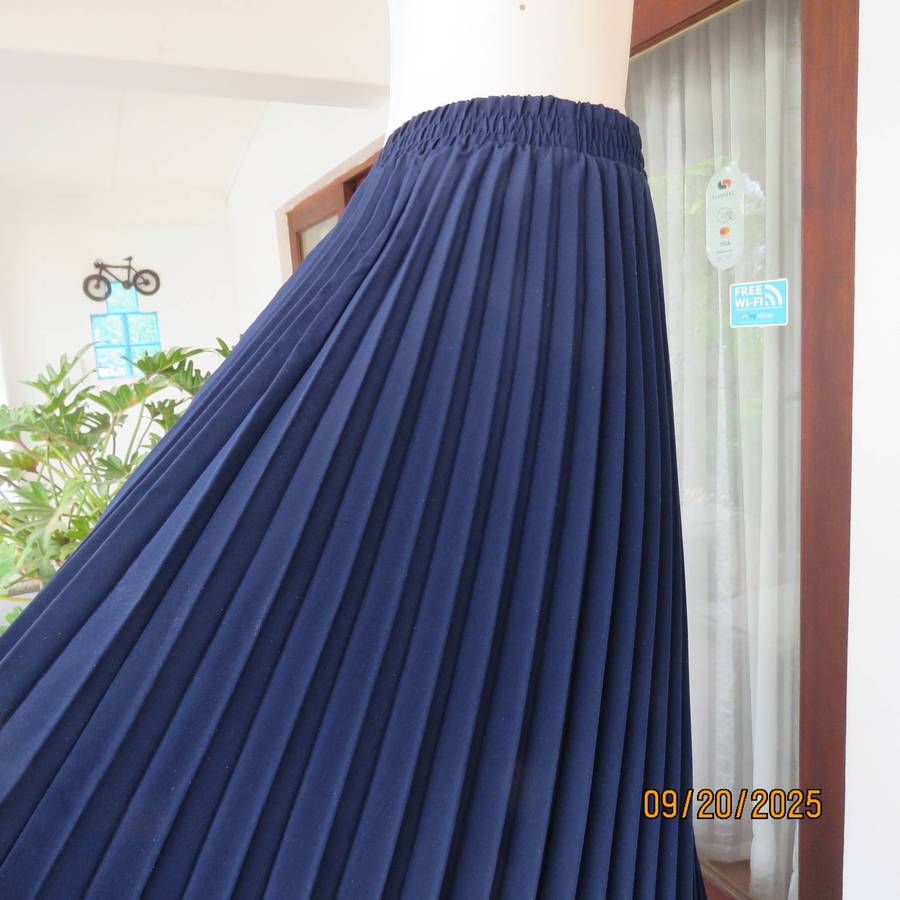 MERIEN HALL navy permanent concertina pleated flare polyester skirt size 36